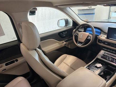 Used 2023 Lincoln Aviator AWD w/ Premium Package image 32