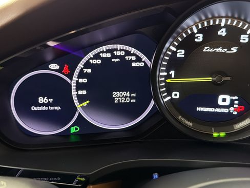 Certified 2022 Porsche Cayenne Turbo S AWD/4WD image 20