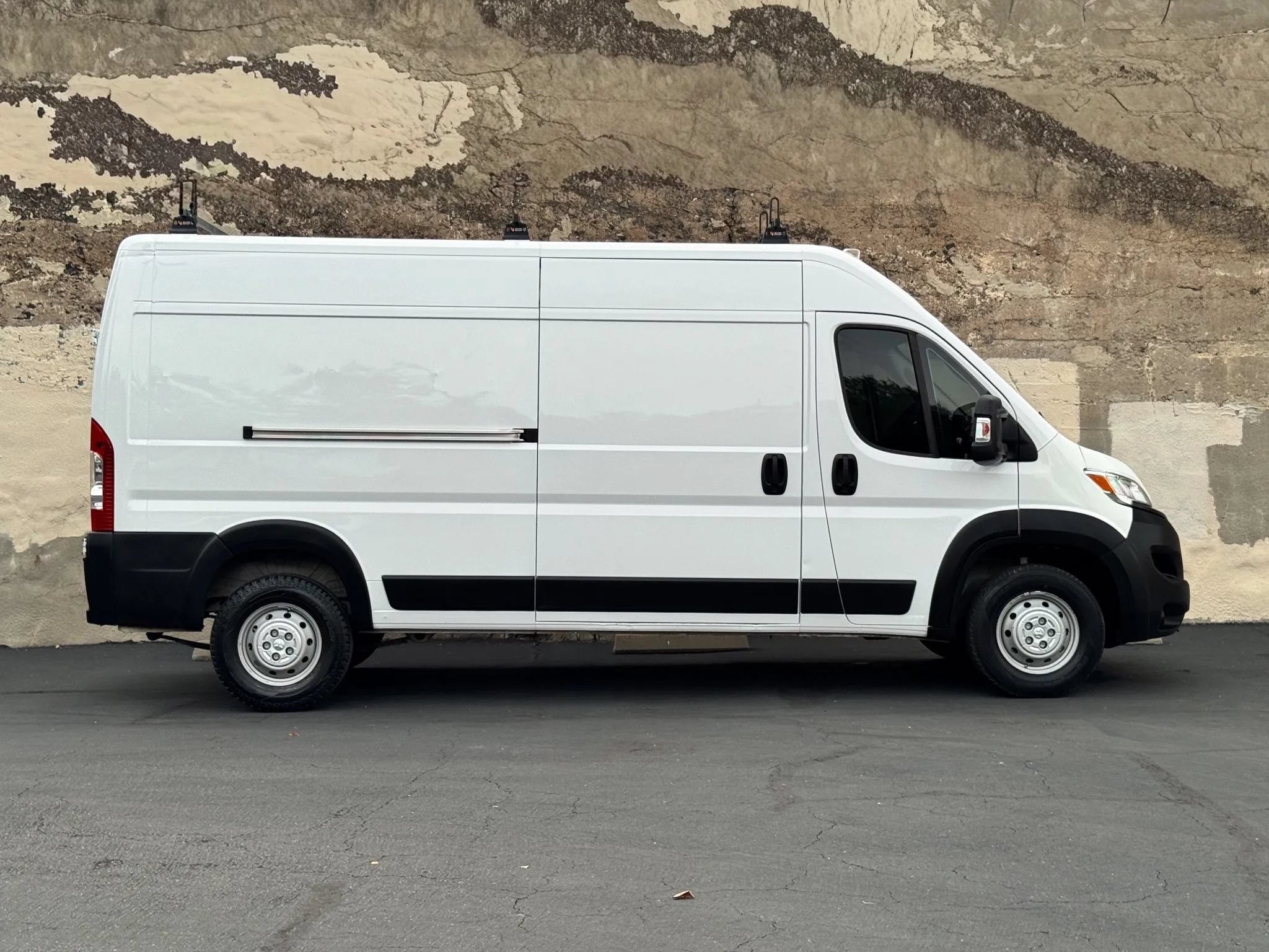 Used 2023 RAM ProMaster 2500 FWD image 3