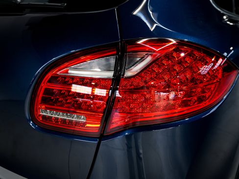 Used 2012 Porsche Cayenne Turbo image 43