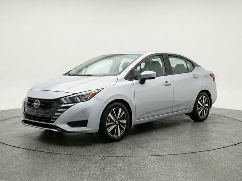Used 2025 Nissan Versa SV image 3