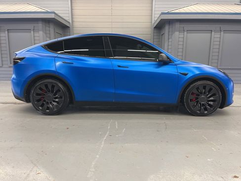 Used 2022 Tesla Model Y Performance image 8