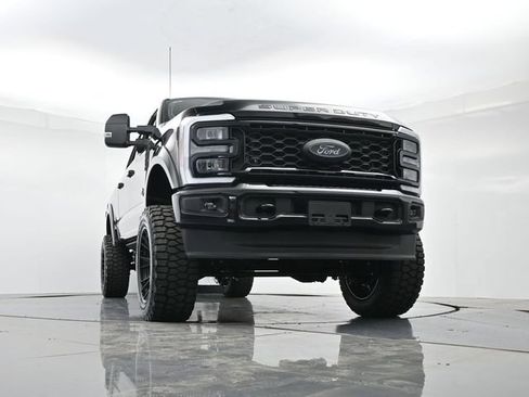 New 2025 Ford F250 XLT w/ Black Appearance Package image 33