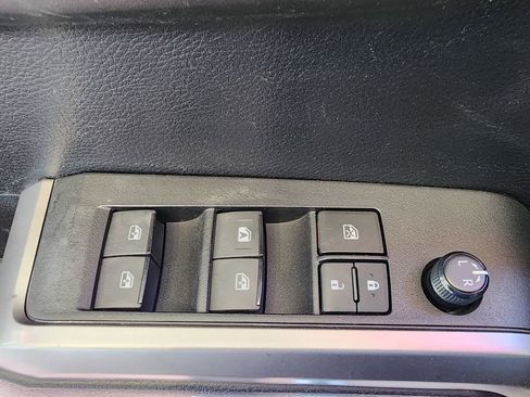 Used 2021 Toyota Tacoma SR5 RWD image 15