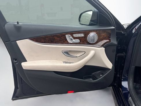 Used 2017 Mercedes-Benz E 300 4MATIC image 30