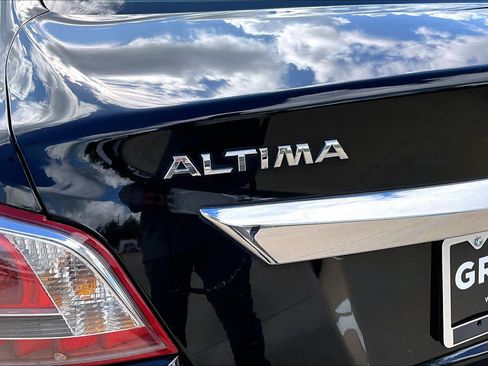 Used 2013 Nissan Altima 2.5 SV FWD image 10