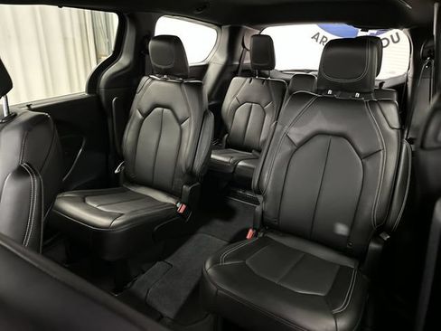 Used 2025 Chrysler Pacifica Select FWD image 27