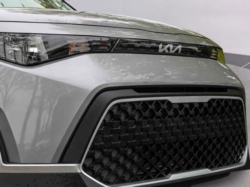 Certified 2025 Kia Soul LX w/ LX Technology Package FWD image 28