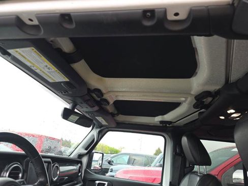 Used 2020 Jeep Wrangler Unlimited Sahara AWD/4WD image 17