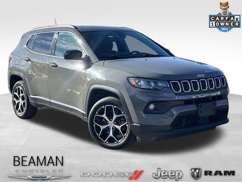 Used 2024 Jeep Compass Latitude image 1