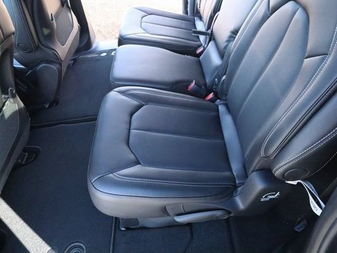 New 2026 Chrysler Pacifica Select FWD image 11