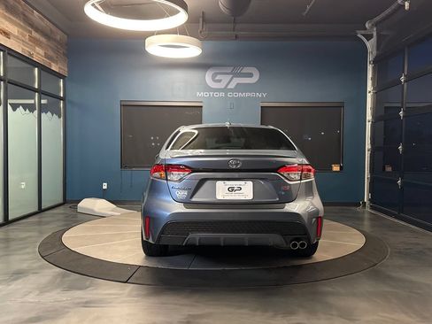 Used 2022 Toyota Corolla SE w/ SE Premium Package FWD image 4