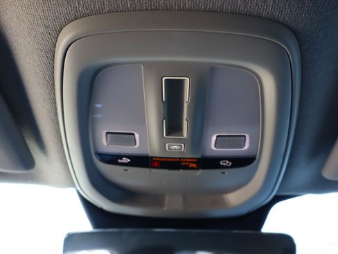 Used 2025 Volvo XC40 B5 Core image 29