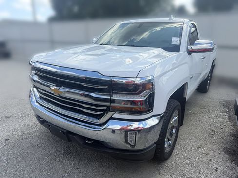 Used 2018 Chevrolet Silverado 1500 LT w/ LT Convenience Package AWD/4WD image 2