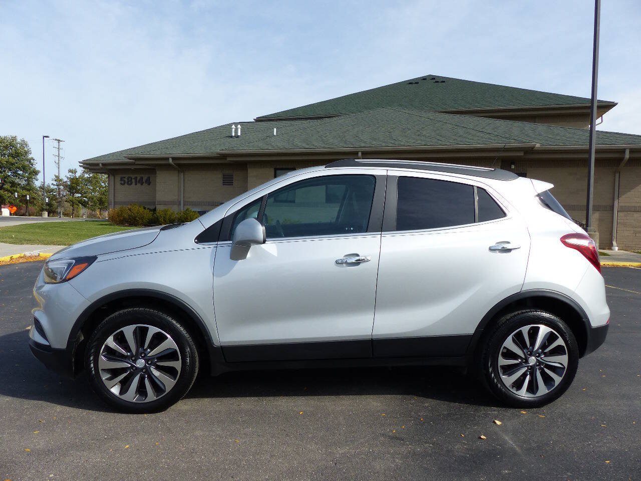 Used 2022 Buick Encore Preferred w/ Safety Package AWD/4WD image 5