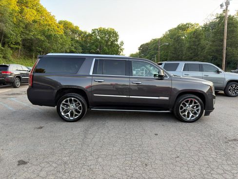 Used 2016 Cadillac Escalade ESV Luxury AWD/4WD image 4