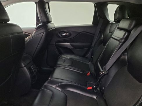 Used 2019 Jeep Cherokee Latitude Plus w/ Comfort/Convenience Group image 18