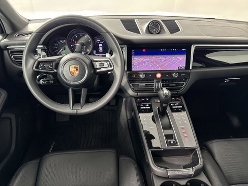 Certified 2025 Porsche Macan image 27