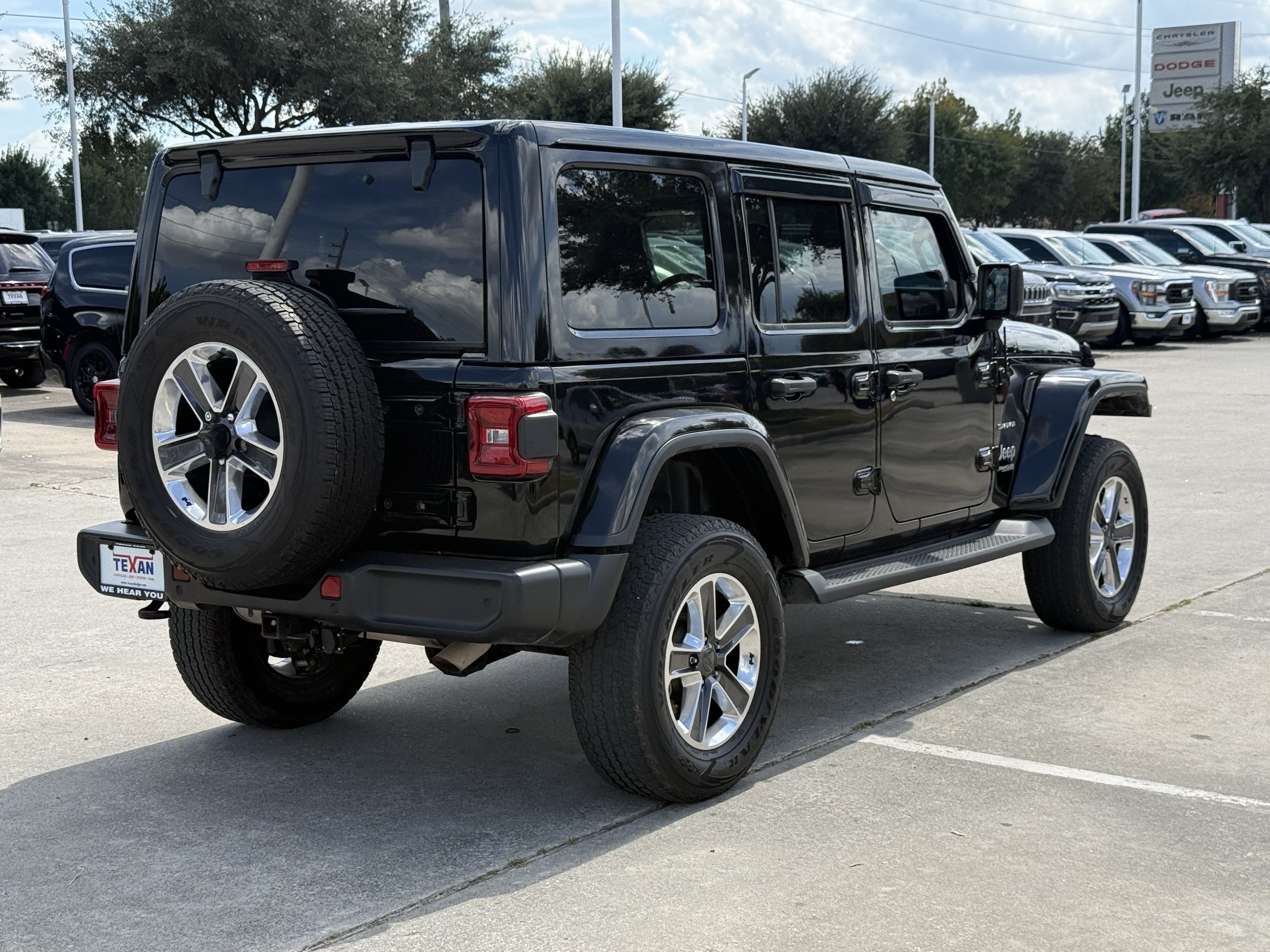 Used 2021 Jeep Wrangler Unlimited Sahara AWD/4WD image 5