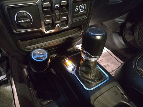 Used 2022 Jeep Gladiator Overland image 24