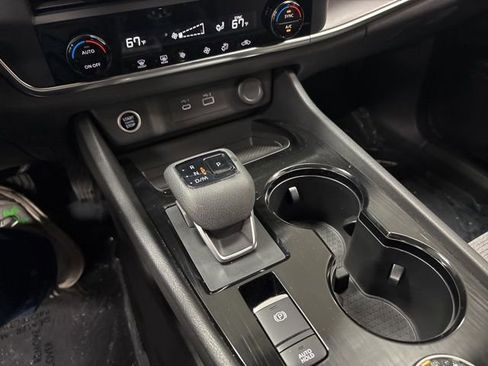 Used 2023 Nissan Rogue SV image 20