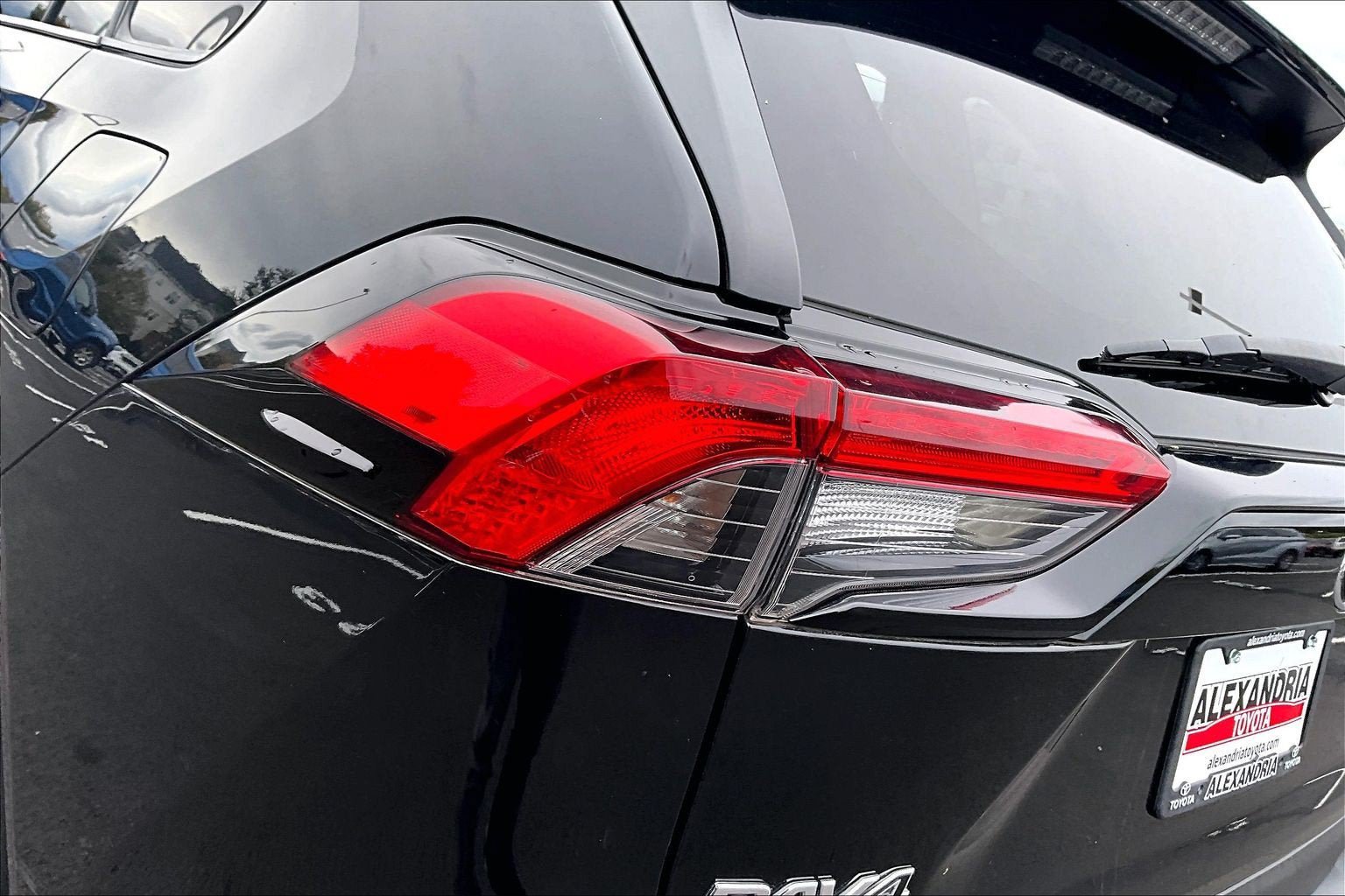 Used 2020 Toyota RAV4 LE w/ Carpet Mat Package FWD image 27