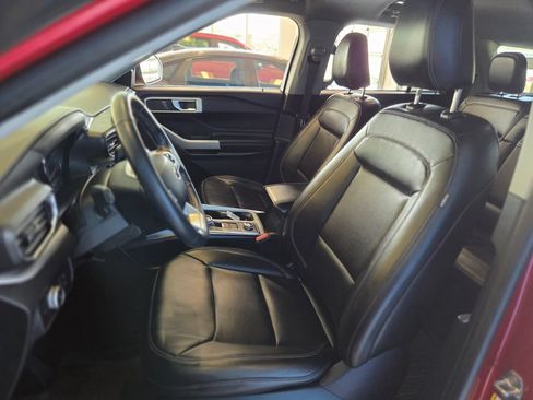 Used 2021 Ford Explorer XLT w/ Equipment Group 202A AWD/4WD image 19