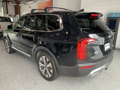 Used 2021 Kia Telluride EX w/ EX Premium Package FWD image 6