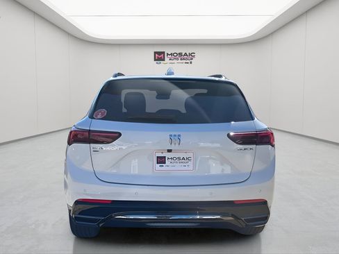 Used 2025 Buick Envision Sport Touring image 4