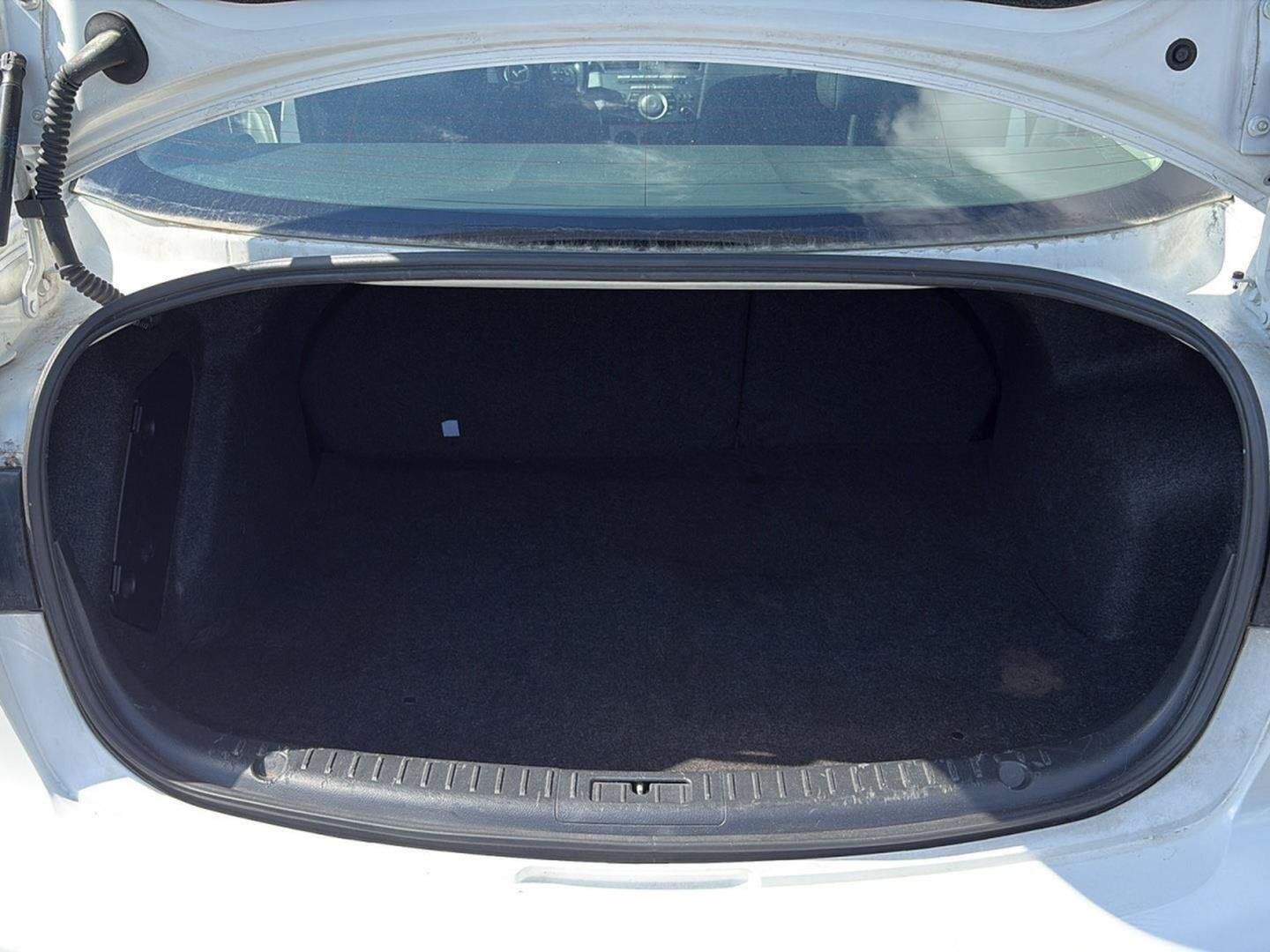 Used 2011 MAZDA MAZDA3 i Touring FWD image 17