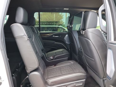 Used 2023 Cadillac Escalade ESV Sport Platinum w/ Heavy-Duty Trailer Package AWD/4WD image 22