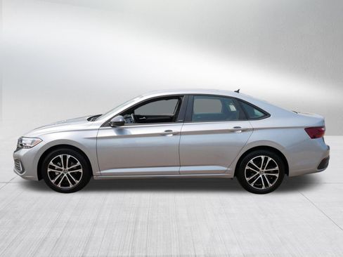 Used 2024 Volkswagen Jetta Sport FWD image 4