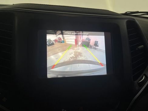 Used 2019 Jeep Cherokee Latitude Plus image 75