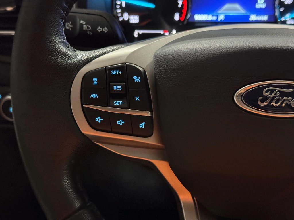 Used 2021 Ford Explorer Limited w/ Equipment Group 301A AWD/4WD image 10
