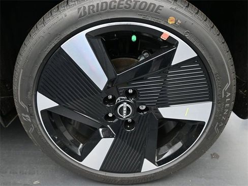 Used 2026 Nissan Kicks SR image 16