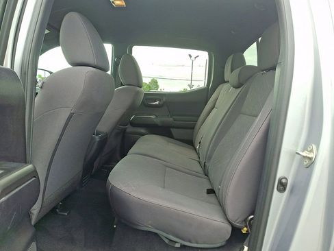 Used 2019 Toyota Tacoma TRD Off-Road AWD/4WD image 10