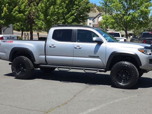 Used 2021 Toyota Tacoma TRD Off-Road w/ TRD Premium Off Road Package AWD/4WD image 2