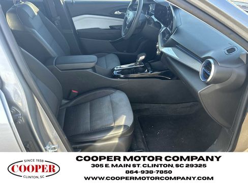 Used 2025 Chevrolet Trax LT image 13