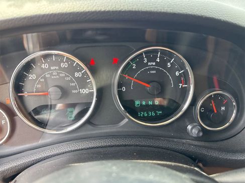 Used 2015 Jeep Wrangler Unlimited Rubicon w/ Connectivity Group image 5