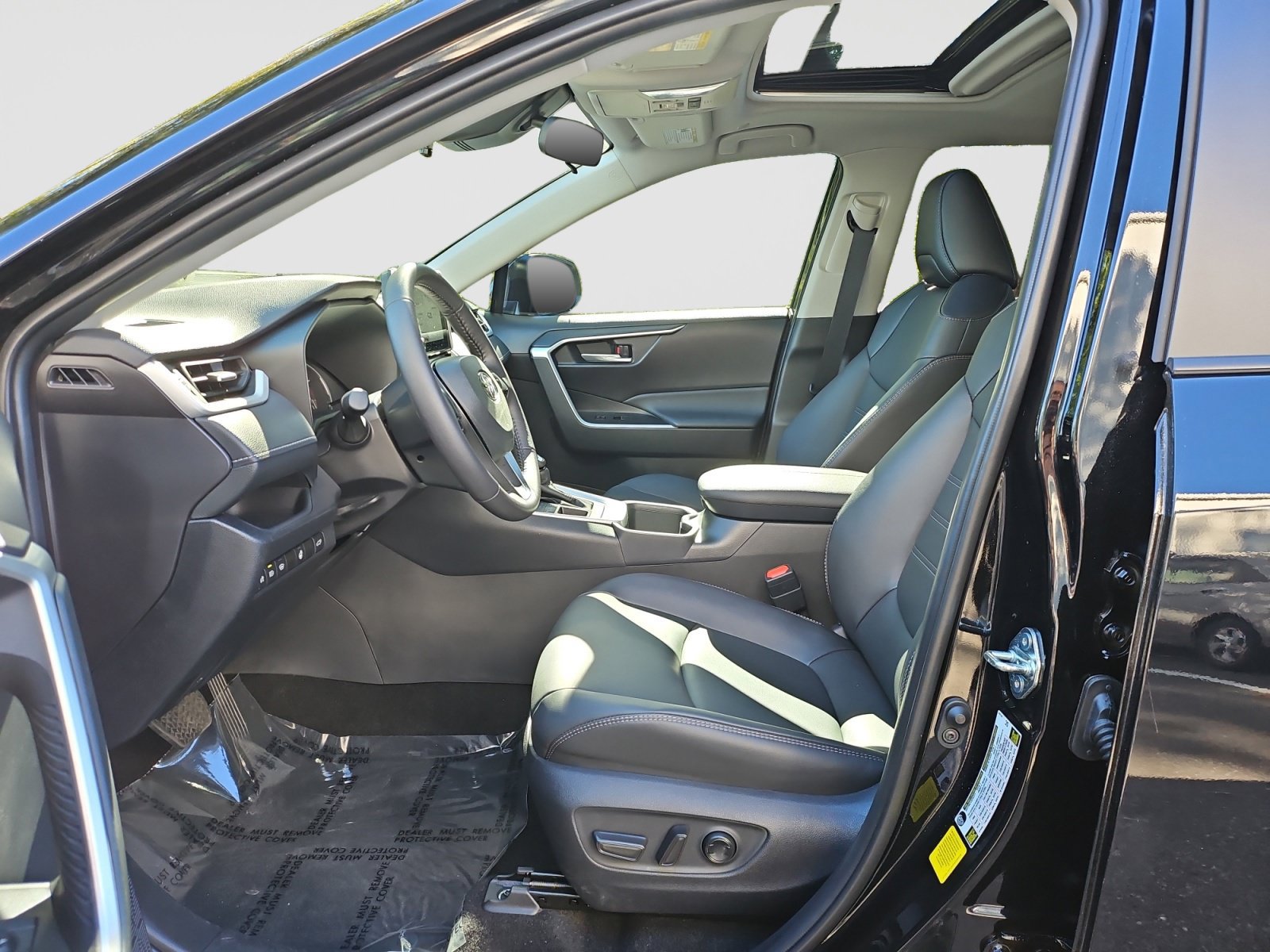 Used 2025 Toyota RAV4 XLE Premium w/ Weather Package AWD/4WD image 22