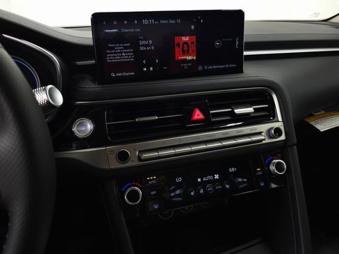 Used 2026 Genesis G70 2.5T image 15