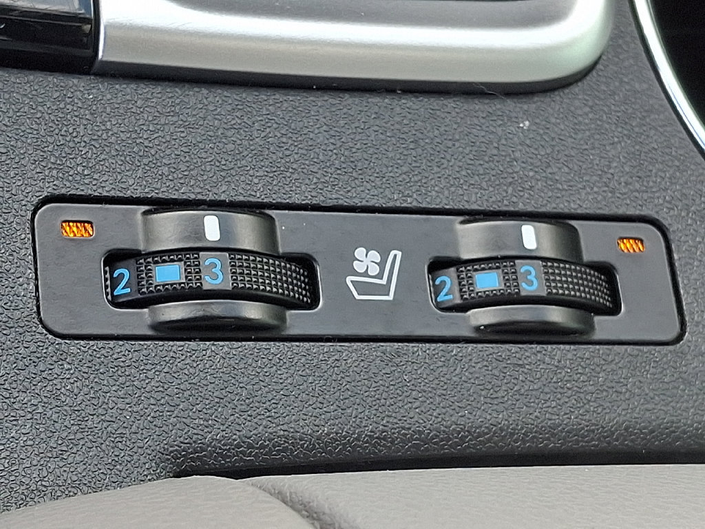 Used 2019 Toyota Highlander Limited Platinum AWD/4WD image 25