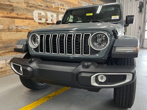 New 2026 Jeep Wrangler Unlimited Sahara AWD/4WD image 9