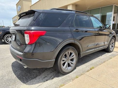 Used 2023 Ford Explorer XLT w/ Equipment Group 202A RWD image 4