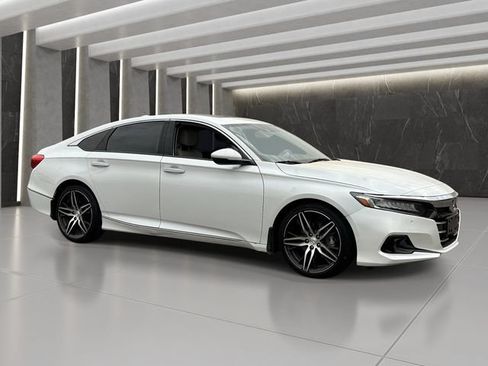 Used 2021 Honda Accord Touring image 8