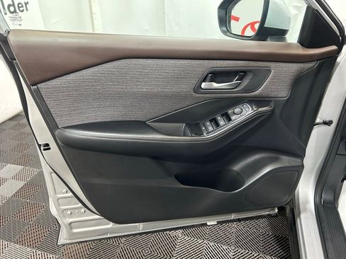 Used 2023 Nissan Rogue SV image 19