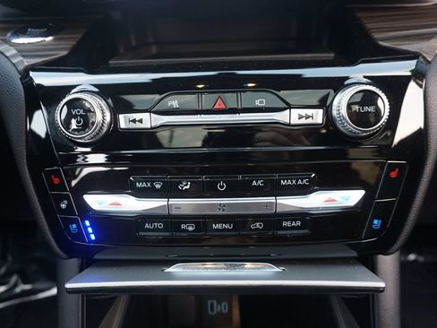 Used 2022 Ford Explorer Limited w/ Equipment Group 301A RWD image 12