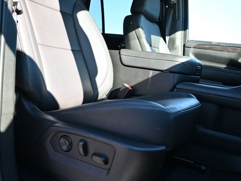 Used 2022 Chevrolet Tahoe Z71 w/ Luxury Package image 33