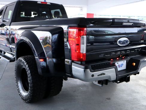 Used 2017 Ford F350 Lariat w/ Chrome Package image 9