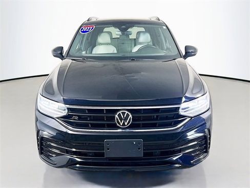Used 2023 Volkswagen Tiguan SE R-Line image 2